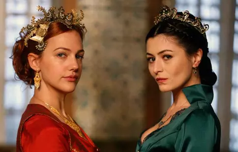 Când Suleyman e în expediţie, Şah îi face viaţa amară lui Hurrem