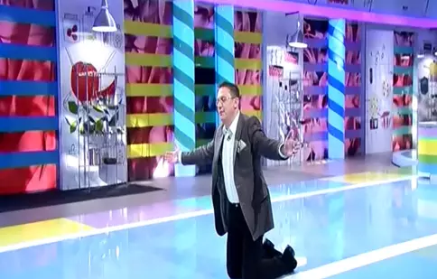 Marius Florea Vizante, în genunchi în platoul "Junior Chef"