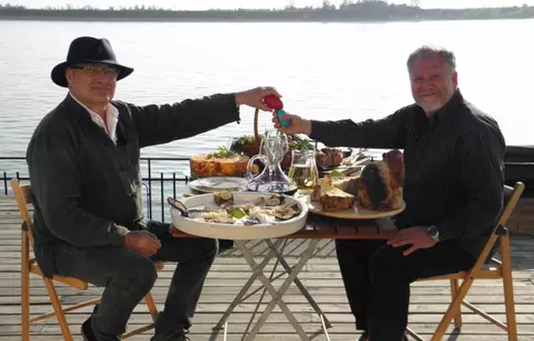 În ediţia de Paşte "Politică şi delicateţuri", Mircea Dinescu găteşte cu Antonio Passarelli