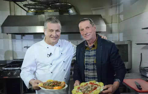Ivan Patzaichin mănâncă sushi autohton, duminică, la "Politică şi delicateţuri"