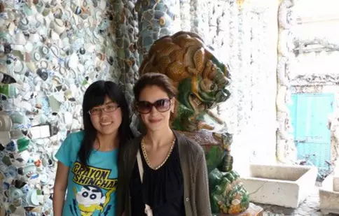 Iuliana Călinescu, de la “Trăsniţii”, a fost în vacanţă în China