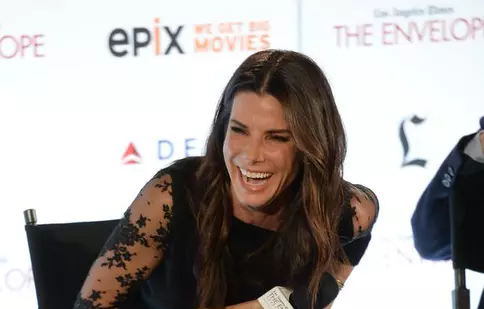 Îţi vine să crezi că au 50 de ani?