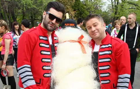 Smiley şi Bartoş lansează piesa “Cu fuioru” în prima semifinală „Românii au talent”