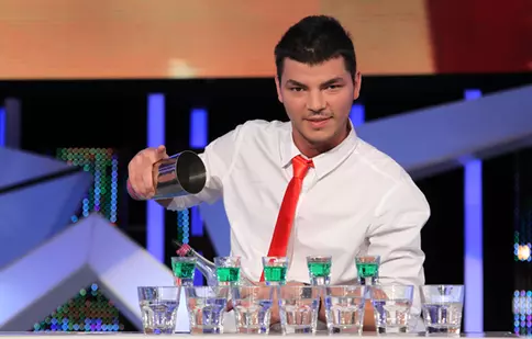 Campionul mondial la flair-bartending Valentin Luca revine la “Românii au talent”