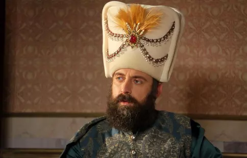 Halit Ergenç, supărat pe cei care spun că şi-a făcut implant de păr