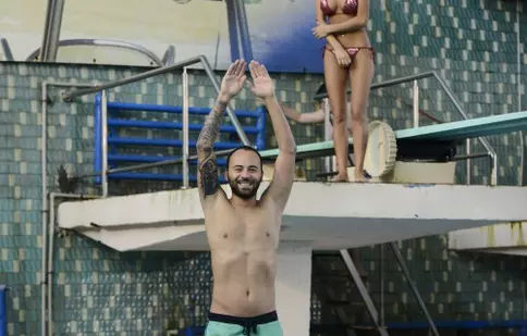 Matteo se pregătește pentru participarea la „Splash! Vedete la apă”