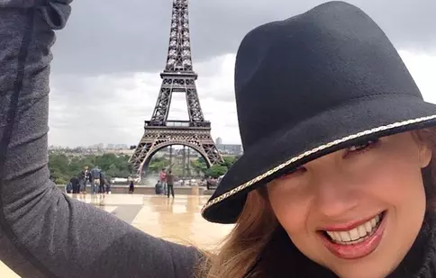 Foto: Thalia îmbină utilul cu plăcutul la Paris 