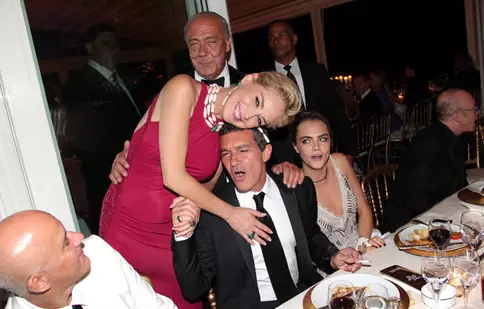 Antonio Banderas şi Sharon Stone formează un cuplu?