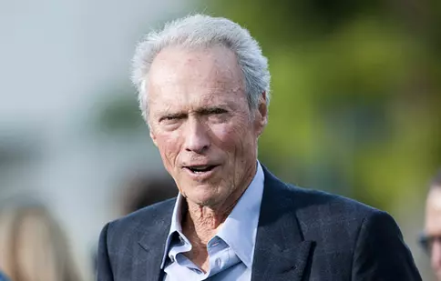 Clint Eastwood s-a mutat cu noua iubită