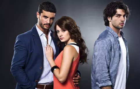 De mâine, serialul „Dragoste la prima vedere” ia locul lui „Suleyman”, la Kanal D