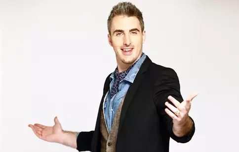 Ernest: ”Bebe e ca un al doilea job”