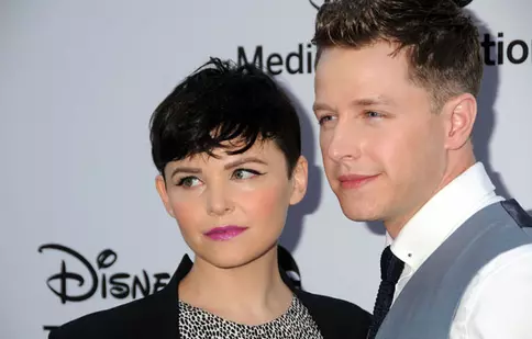Ginnifer Goodwin şi Josh Dallas sunt părinţi de băiat