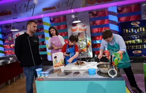 Finaliştii “Junior Chef” sunt supuşi diseară testului suprem