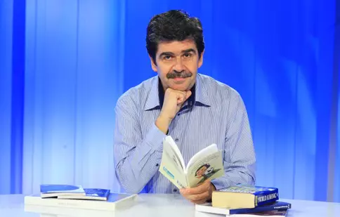 Radu Paraschivescu a lansat o nouă carte: „Noi vorbim, nu gândim”