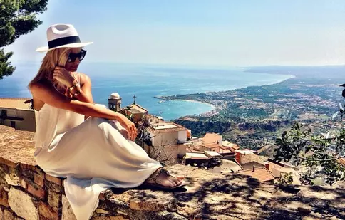 FOTO: Anamaria Stancu de la Antena 1 şi Tudor de la Fly Project au fost în Sicilia