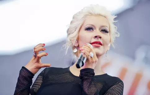 Christina Aguilera se mărită de Crăciun