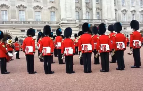 Garda Regală de la Palatul Buckingham a interpretat tema muzicală a serialului "Game of Thrones"