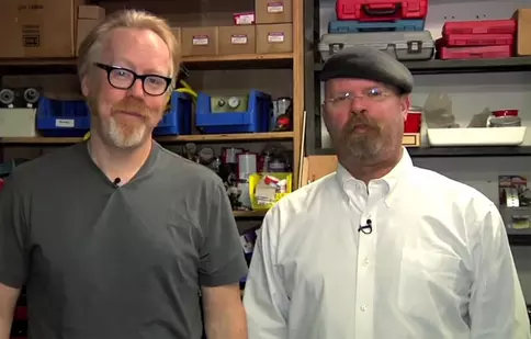 Vânătorii de mituri de la Discovery și-au redus echipa