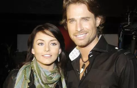 Angelique Boyer şi Sebastian Rulli au plecat în vacanţă cu părinţii 