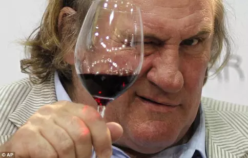 Gerard Depardieu e campion la băut