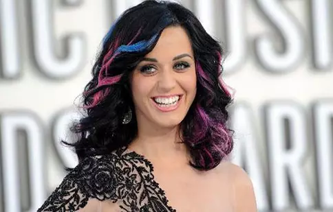 Katy Perry intimidează bărbații