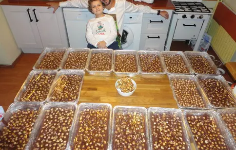 Andrei Aradits a făcut 18 tăvi cu ciocolată de casă