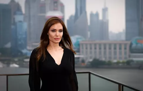 Angelina Jolie: „Nu pot sta locului”