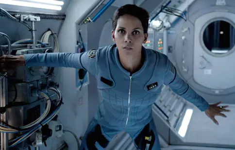 Serialul „Extant”, cu Halle Berry, va continua cu sezonul doi