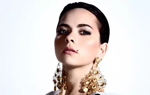 Inna a lansat single-ul “Fata din rândul trei”