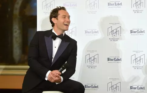 Jude Law (mai) face un copil cu fosta iubită