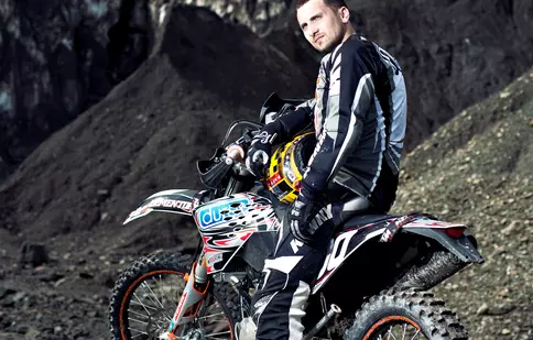 Matinalul Dani Oţil vrea să îşi deschidă şcoală de enduro