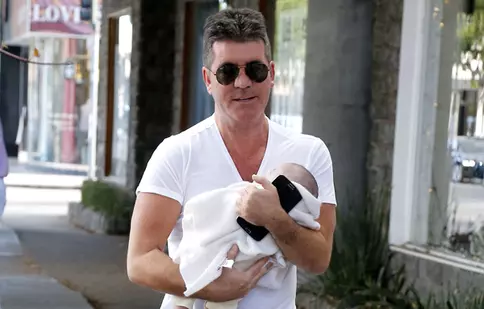 Simon Cowell își scrie autobiografia