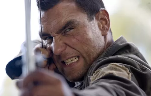 Vinnie Jones va juca rol negativ în serialul „Arcaşul”