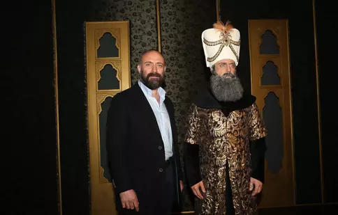 Halit Ergenç a fost la o expoziţie dedicată serialului „Suleyman Magnificul”