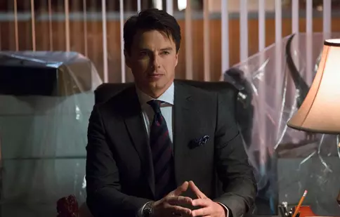 John Barrowman („Arcașul”): „Malcolm nu e malefic! Cred că este neînţeles”