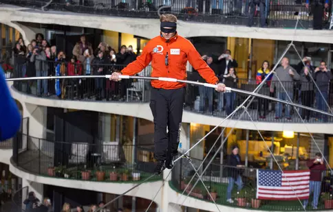 GALERIE: Nik Wallenda a doborât două noi recorduri mondiale la Chicago