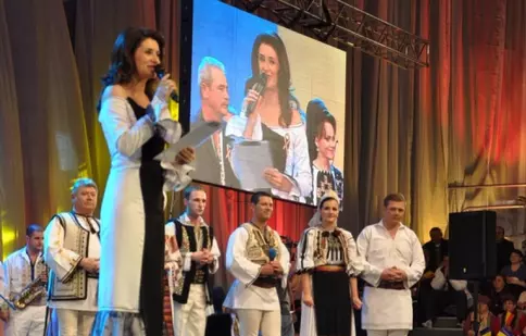 Iuliana Tudor prezintă Festivalul Naţional de Folclor „Ioan Macrea” 