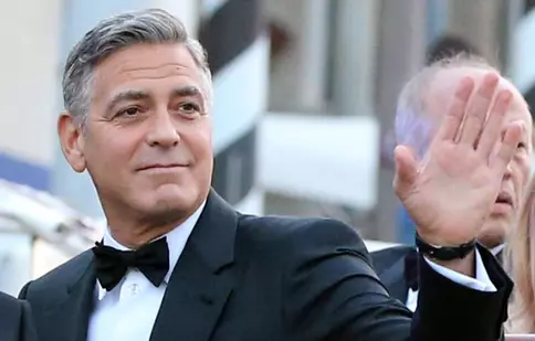 Cât a stat în genunchi Clooney când a cerut-o de soţie pe Amal?