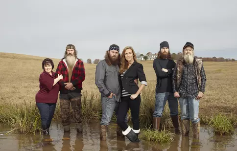 De Crăciun, History are ediții speciale „Legenda lui Shelby” și „Dinastia Rațelor”