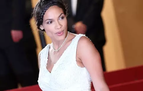 Rosario Dawson a adoptat o fetiţă de 12 ani