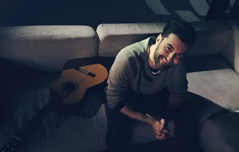 Smiley, Inna & co cântă o melodie de Crăciun