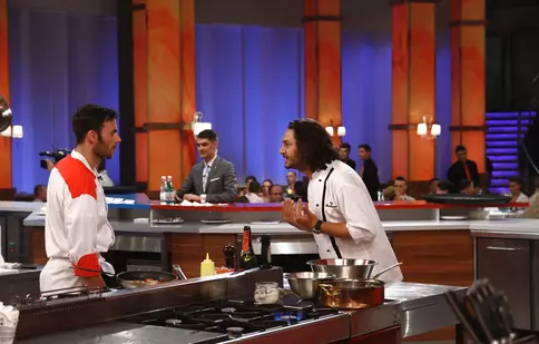  Familiile chef-ilor vin la masă în "Hell's Kitchen - Iadul Bucătarilor"