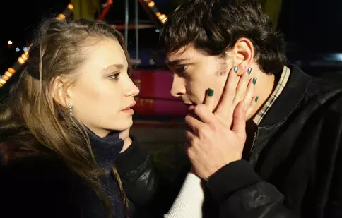 În această seară, în serialul de la Kanal D: Yaman se îndrăgosteşte de Mira | FOTO