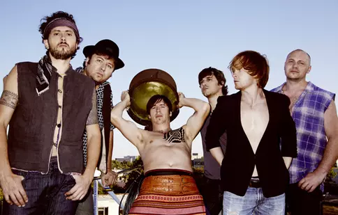 Zdob și Zdub lansează o nouă piesă, “Lângă codrii de aramă”