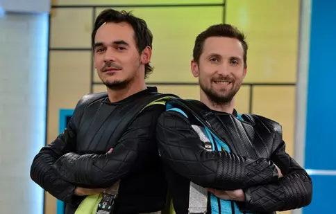 Matinalii Răzvan Simion și Dani Oțil continuă vacanța în platoul de la „Neatza”