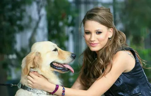 Serenay Sarikaya (“Yaman”) își menține frumusețea cu rețete de la mama ei