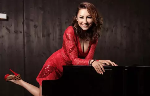 Andra poftește la fructe dulci | Ce nume au ales Andra și Cătălin pentru cea mică