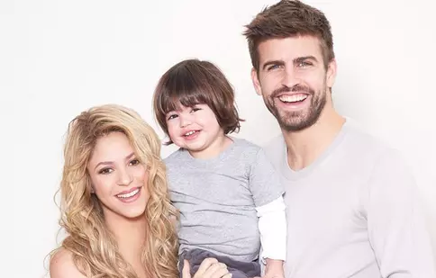 Shakira şi Gerard Piqué au publicat prima poză cu micuţul Sasha