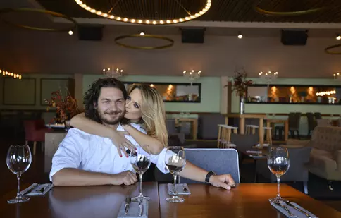 Florin Dumitrescu sărbătorește doi ani de când și-a cerut soția în căsătorie