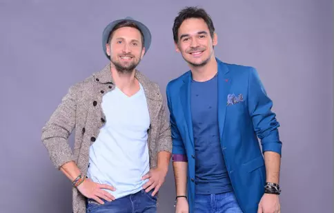 Răzvan și Dani îl așteaptă pe Robbie Williams la ei acasă